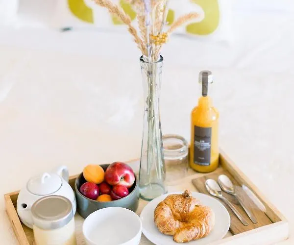 Chateau L'hospitalet Wine & מלון